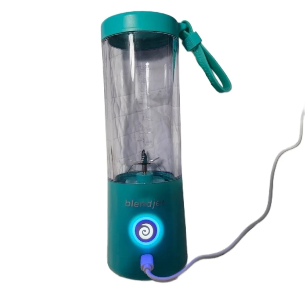 Blendjet Portable Blender in Mint/ Teal
